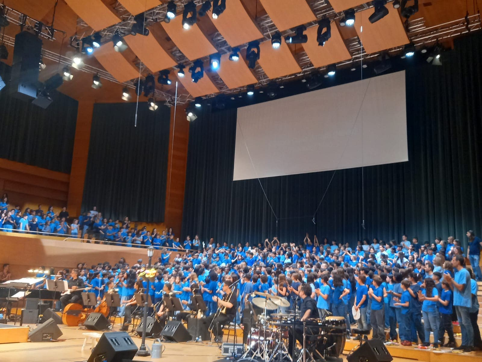 CANTÀNIA ABRIL 2026